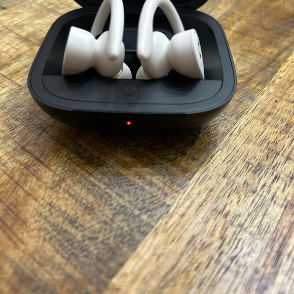Powerbeats Pro Totally wireless headphones. Ivory. - Picture 8 of 10